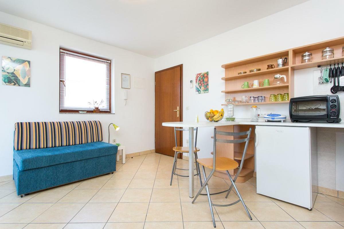 1-Bedroom Apartment With Loggia In Punat Island Krk ภายนอก รูปภาพ